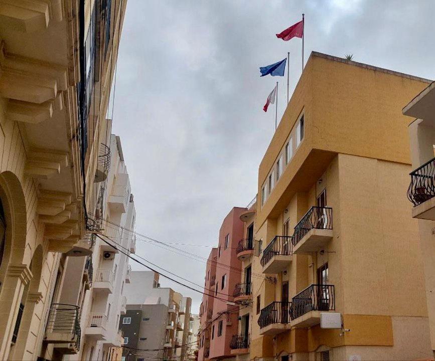 Malta Crown Guesthouse Saint Julian's Luaran gambar